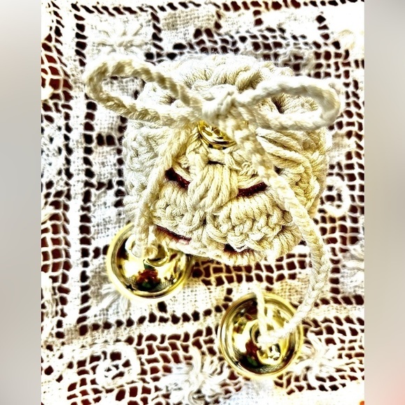 CROCHETED FARMHOUSE CHRISTMAS ORNAMENT - Picture 7 of 12